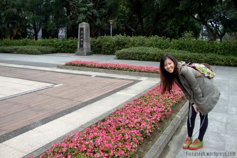 With a bed of PINK flowers whuttttt must camwhore!