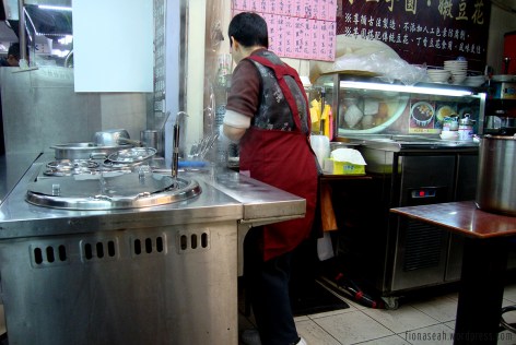 The shop is manned by this auntie and another elderly man, probably her husband