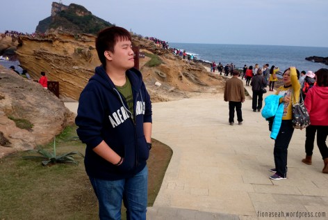 Boyfriend 摆一个pose, act 一个 sentimental.