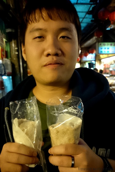 杨师傅 treating us to some Jiufen specialty, omg. 