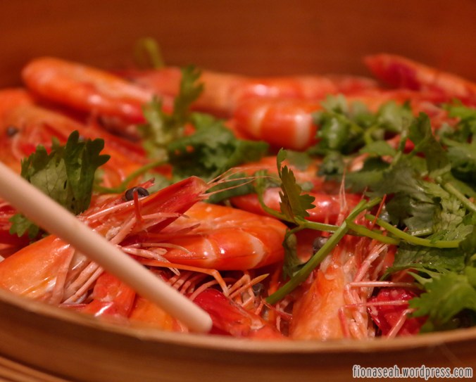 Drunken Live Prawns in Hua Diao Wine - Served with Dang Gui and Wolfberries