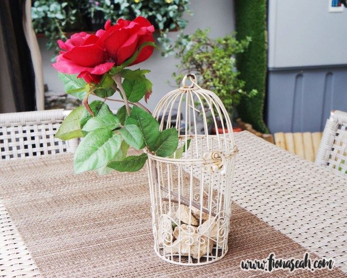 Photo-worthy ornaments at the alfresco dining area