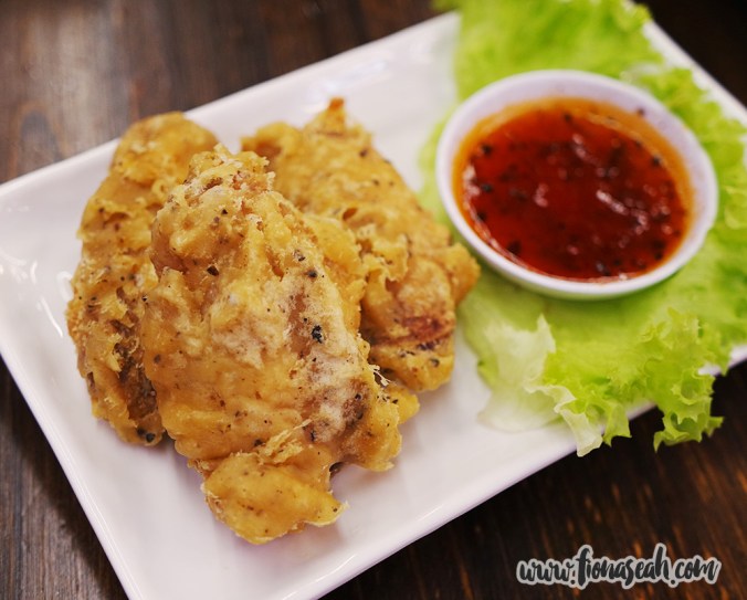 Crispy Fried Chicken Mid-wings served with Caramelised Sweet Dip