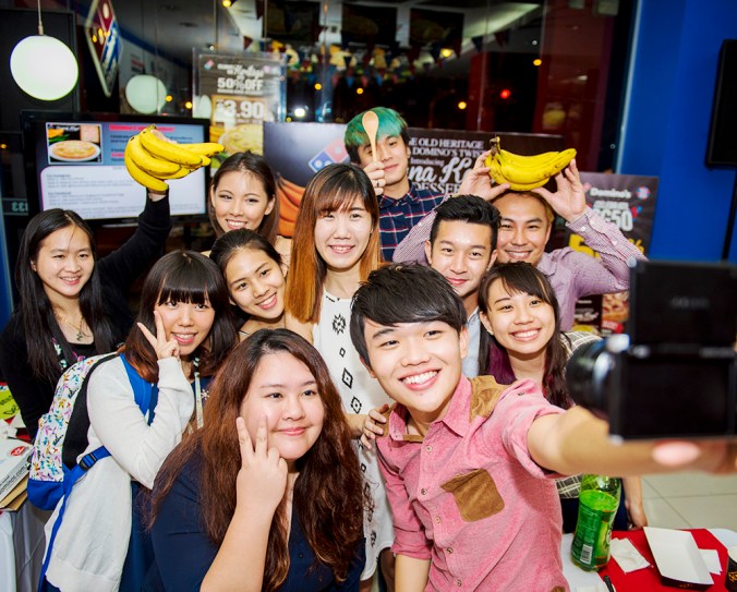 Signing off with a group picture with the rest of the amazing bloggers! Thanks for the invite, TIN :)