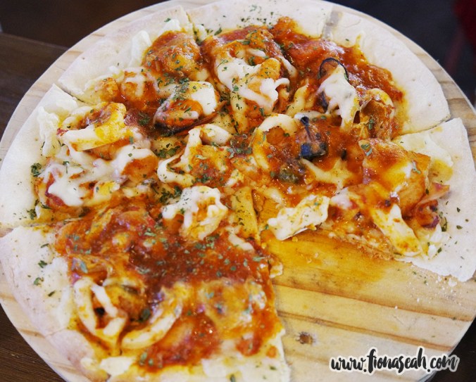 Seafood in Chilli Crab Sauce Pizza (S$15)