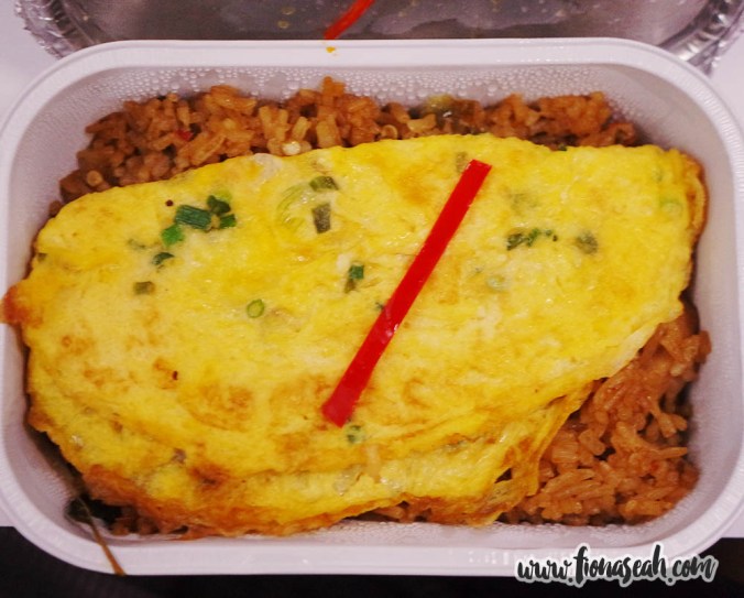 In-flight meal: Spicy Fried Chicken with Rice and Traditional Thai-Style Omelette (THB180)