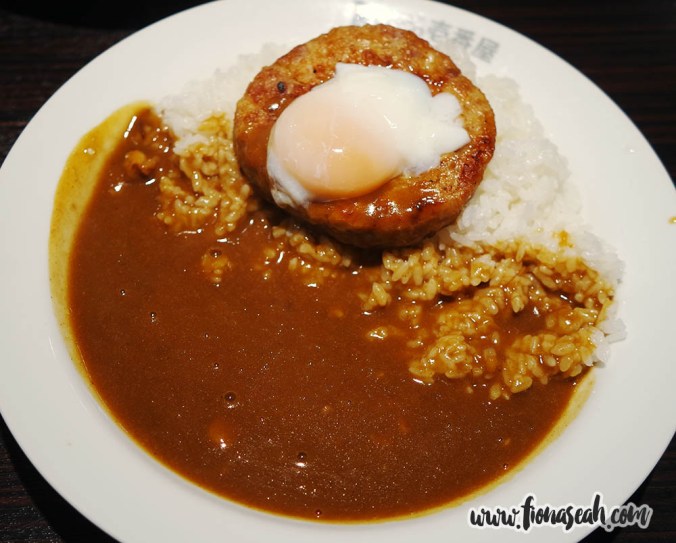 Soft-boiled Egg and Chicken Meatball Curry (¥714)