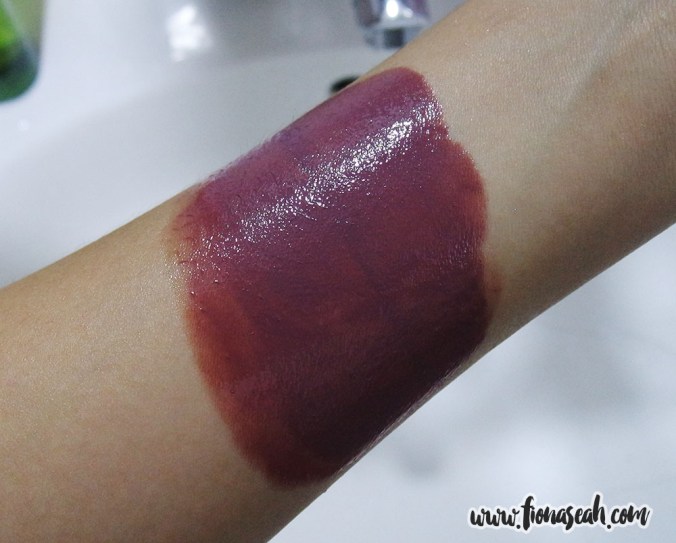 Look how the cleansing oil emulsifies with the lipsticks!