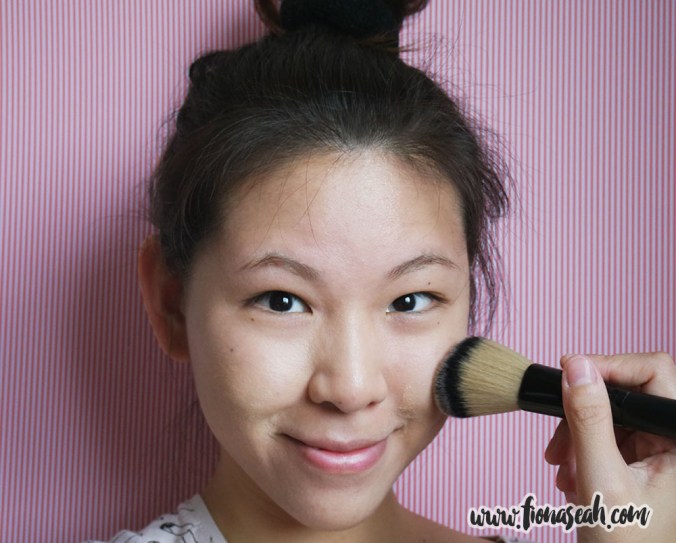 Bellápierre Mineral Foundation - using Powder Brush no. 23