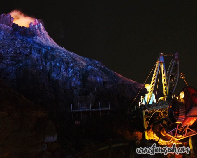 The iconic Mount Prometheus in the background 