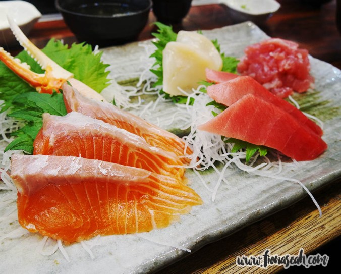 One of the many sashimi platters on the menu (¥2700)