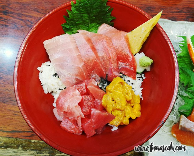 P don served with my favourite uni (sea urchin) (¥2400). Boyfriend and I ordered the same dish!