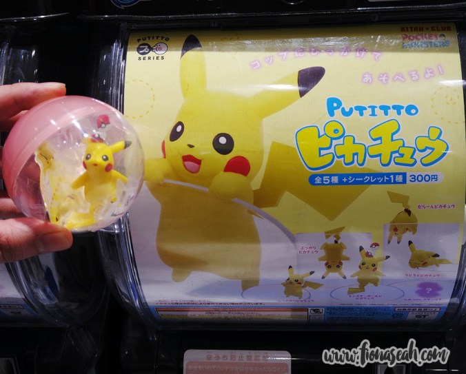 Pokémon toy vending machine! Look what I got :D