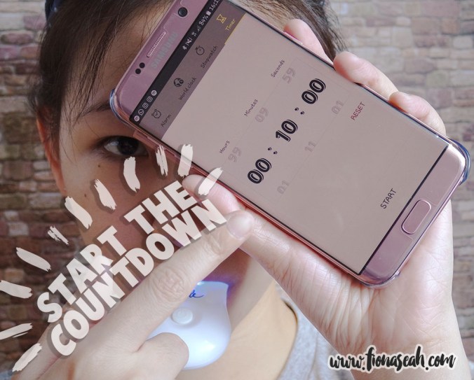 With the mouth guard still in your mouth, set your timer for 10 minutes. Alternatively, you can jut sit back and wait for the LED light to turn off on its own after the 10-minute mark