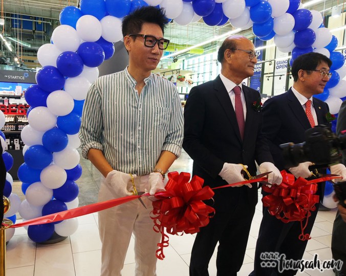 Ribbon cutting ceremony