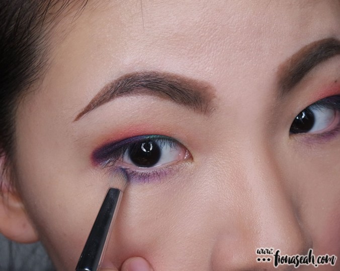 Mirroring the colours on the lower lid