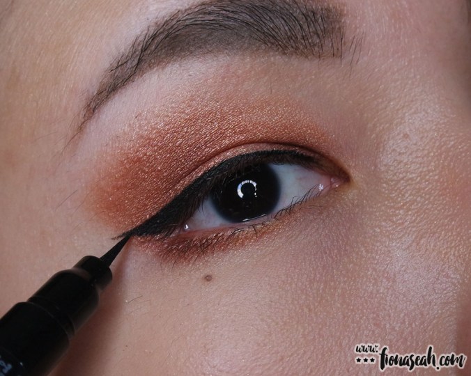 Classic eyeliner flick