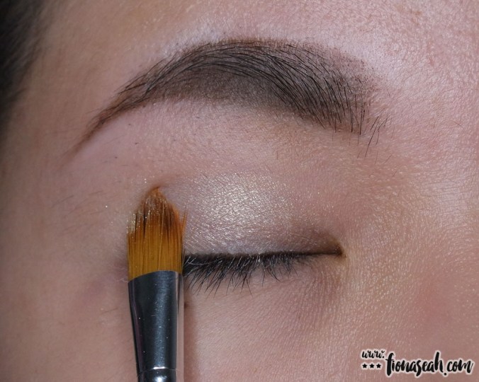 Apply base colour all over the lid with the shader brush