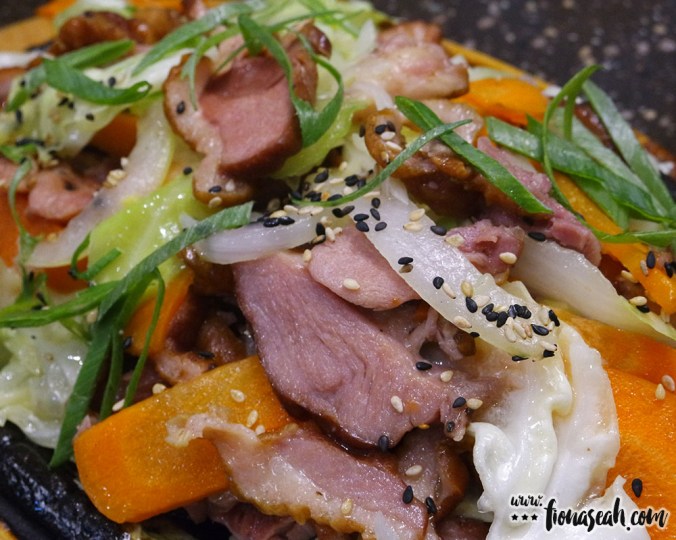 Hunje ori (smoked duck) - the only dish on the table that called my name 😍