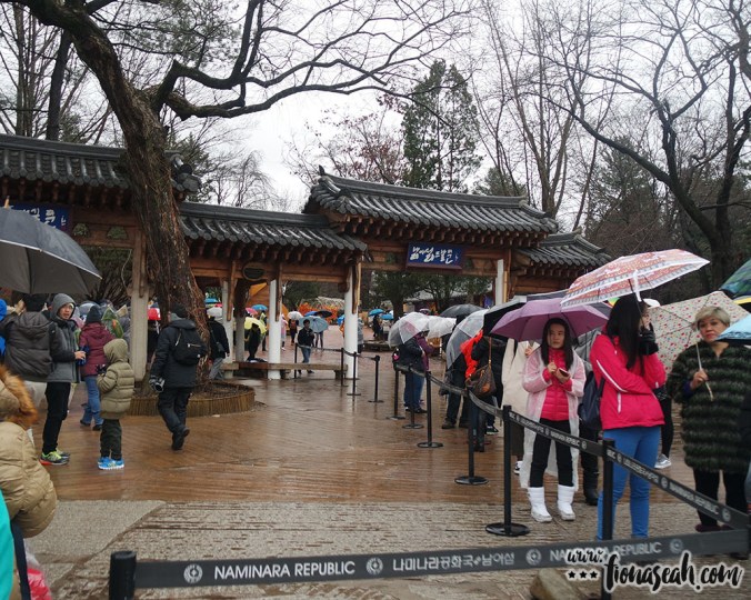 Nami Island entrance (the queue is for the return trip to the dock)