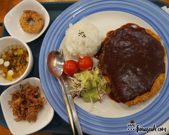 Cheese Pork Cutlet (13,000₩). only ordered this because of the cheesy factor. The breaded pork was lightly filled with cheese and served with a fist-sized lump of rice and salad. The portion size was just right for me but the meat itself was dry.