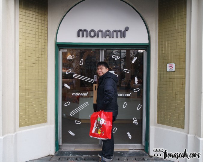 Last gift shop stop - Monami