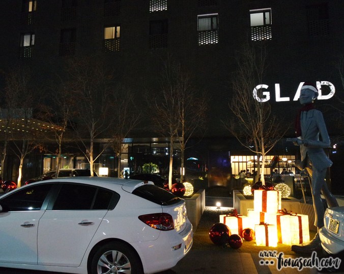 GLAD Hotel Yeouido at night