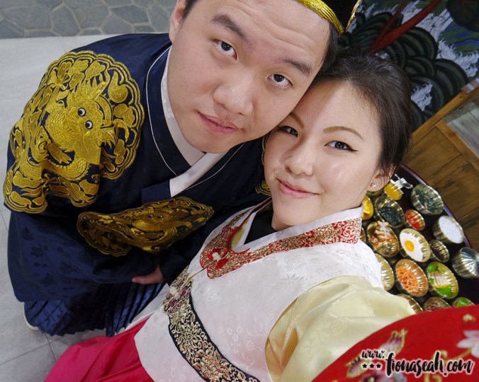 One last shot before we took off the hanbok!