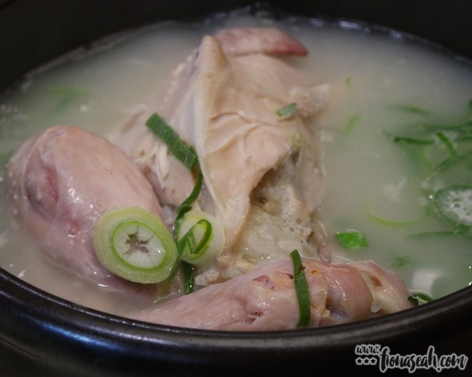 My samgyetang (₩15,000, cheaper than the fried chicken 😯) meant for two. The broth was thicker and more flavourful than the one we had on Day 1!