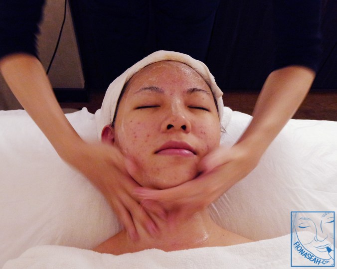 But I have mixed feelings about the therapist touching my neck and collarbone hahaha damn ticklish!