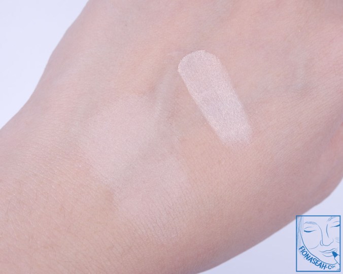 CEZANNE UV Clear Face Powder 01 - original state (right) & spread out (left)