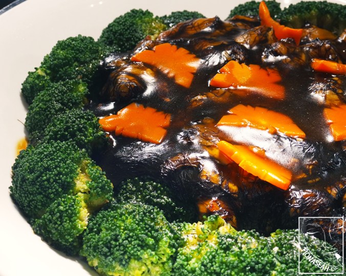 Braised Broccoli with Dried Oysters & Black Moss