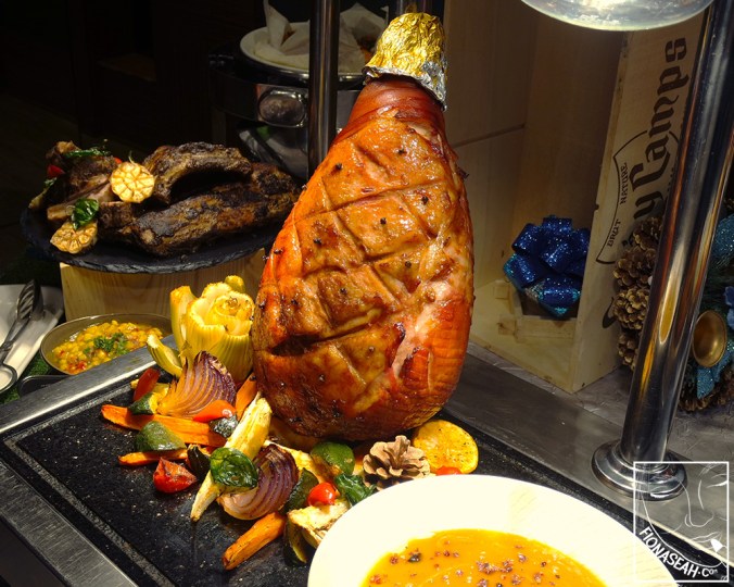 Baked Gammon Ham with Pineapple Sauce