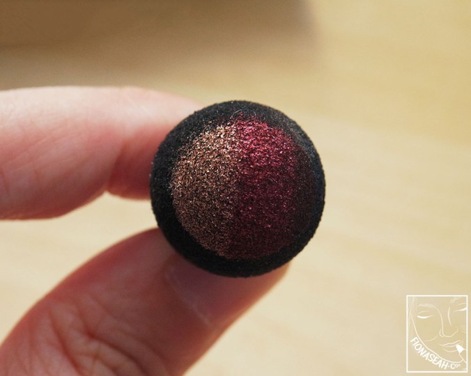 Distribution of product on the applicator