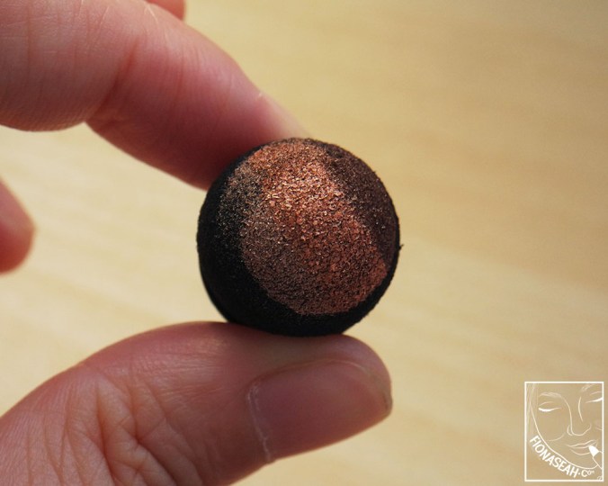 Distribution of product on the applicator